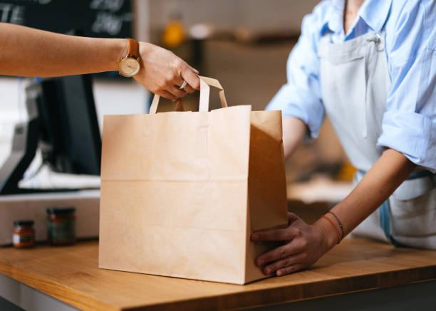 Conheça as vantagens das Sacolas de Papel Personalizadas no Atacado